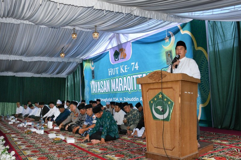 Foto Suasana Saat Gubernur NTB,  Dr. H. Lalu Muhamad Iqbal, S.IP., M.Si Memberikan Peringatan Hari Ulang Tahun (HUT) Ke-74 Yayasan Maraqittalimat, Yang Dirangkaikan Dengan Haul Almaghfurullah TGH. Zainuddin Arsyad Ke-35, pada Jumat (1/5/2026) (PKP Lotim)
